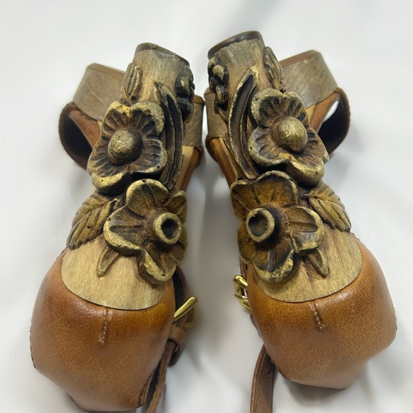MIU MIU WOOD CARVED HEELS - Picture 4 of 4